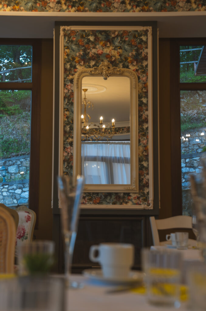 All-day dining and local cuisine — 3