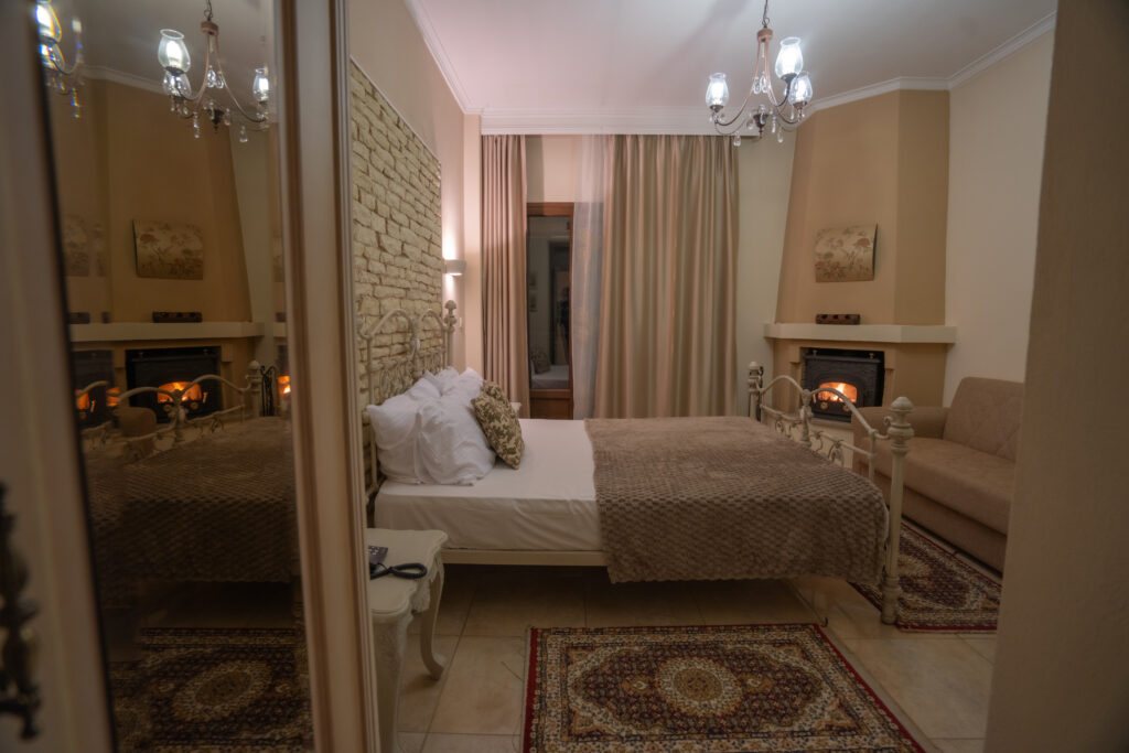Triple Room with Fireplace and Aegean Sea View, 25 m² — 1